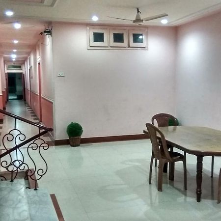 Hotel Varsa Dibrugarh Kültér fotó