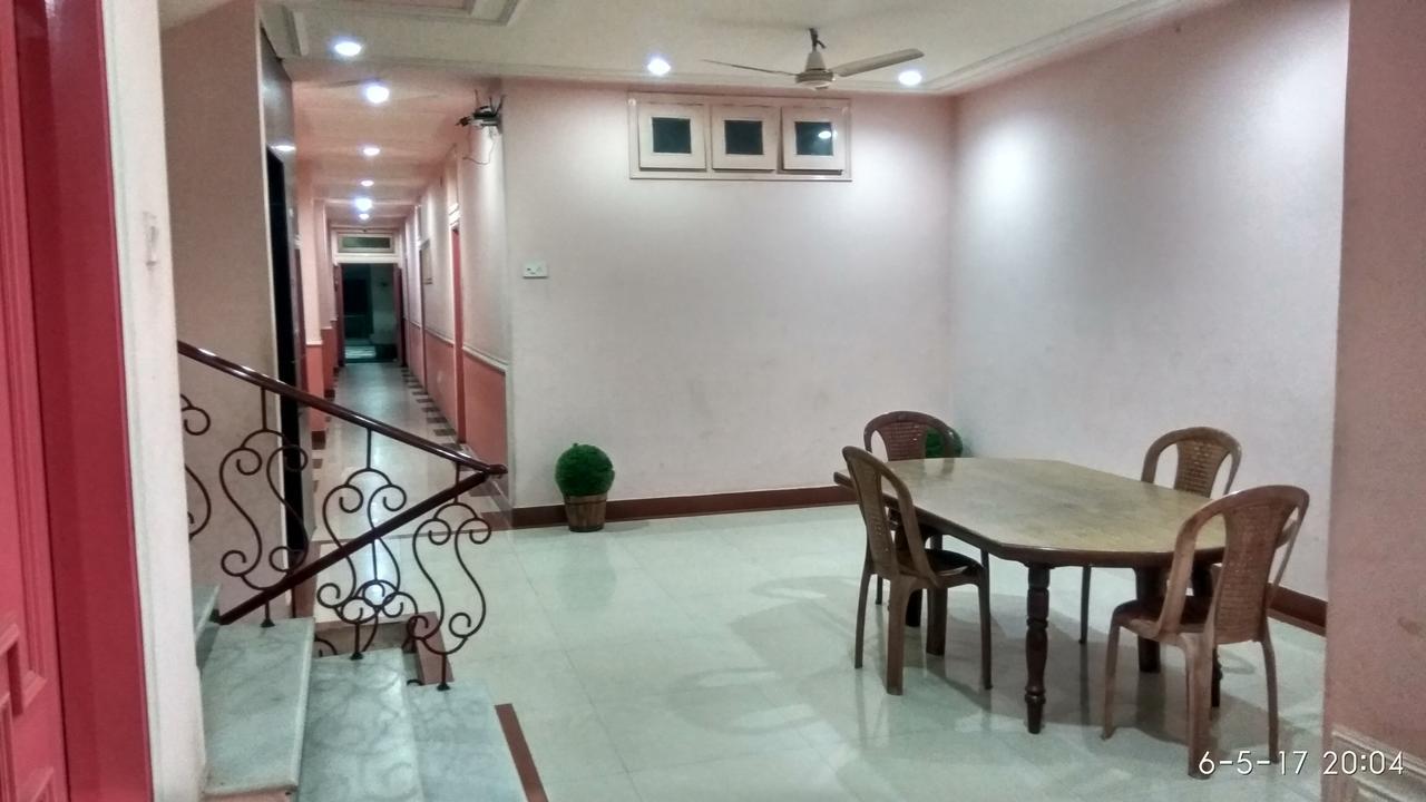 Hotel Varsa Dibrugarh Kültér fotó