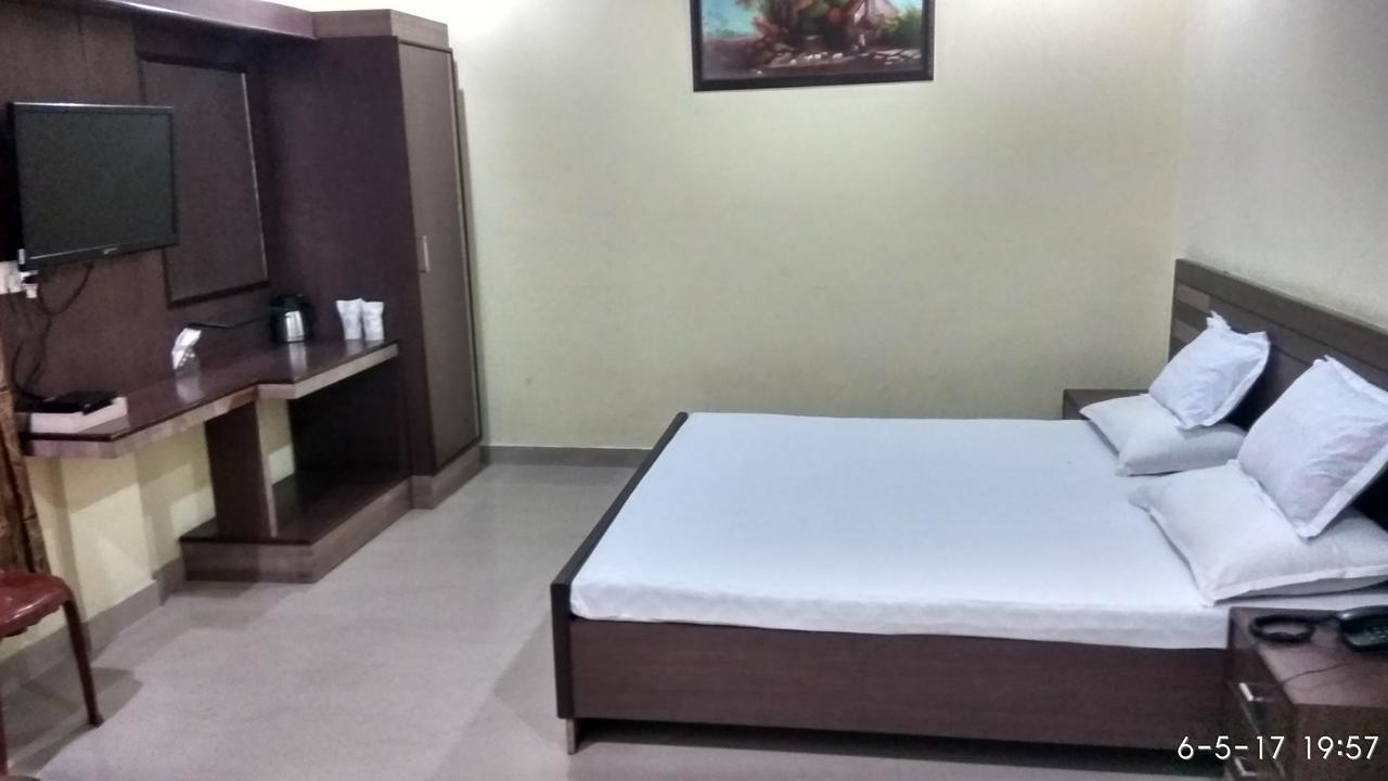 Hotel Varsa Dibrugarh Kültér fotó