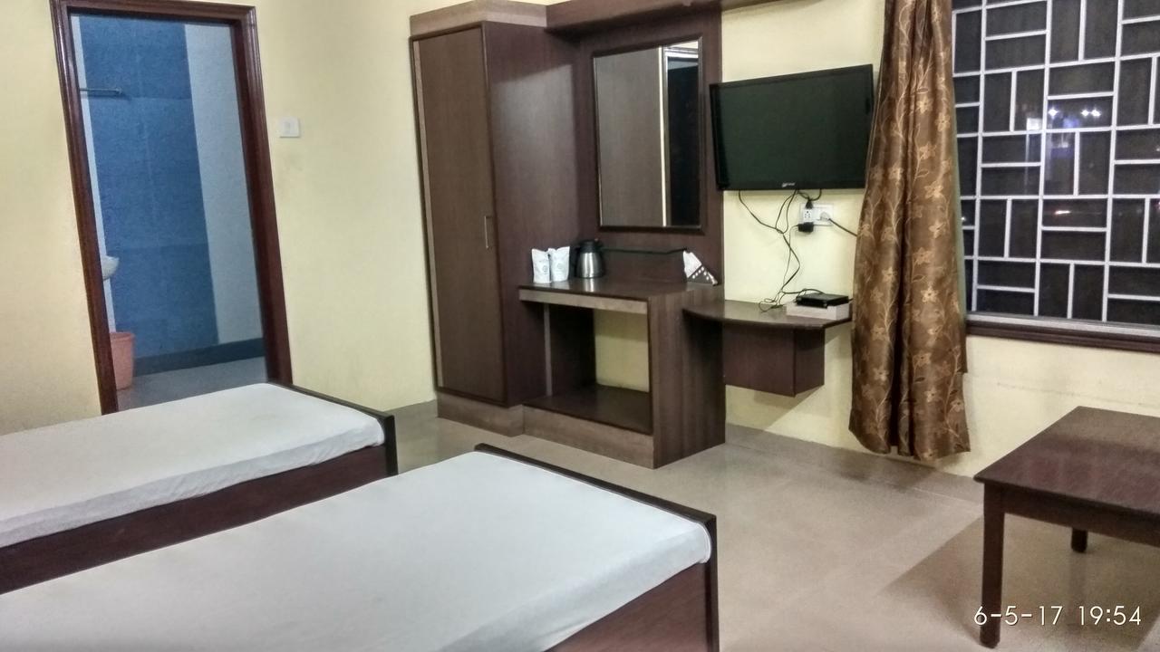 Hotel Varsa Dibrugarh Kültér fotó