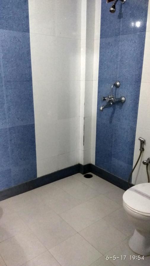 Hotel Varsa Dibrugarh Kültér fotó