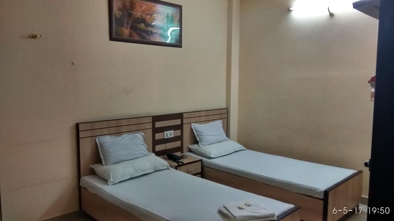 Hotel Varsa Dibrugarh Kültér fotó